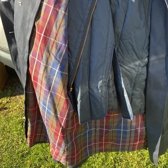 Woman’s size 12 authentic American Airlines trench/raincoat. Fully lined - Picture 3 of 5